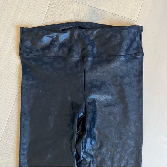 Lustrous High Rise Infinity Legging - Picture 11 of 12